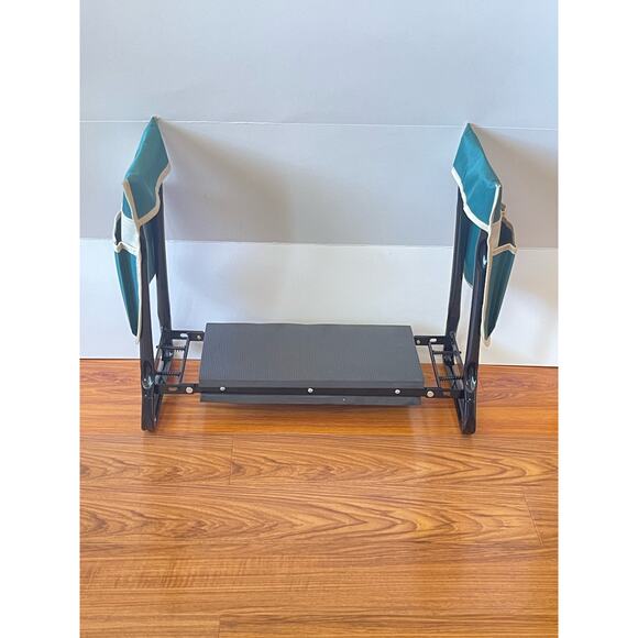 NIB Gardening Kneeling Bench with Tool Pouches - Picture 4 of 9